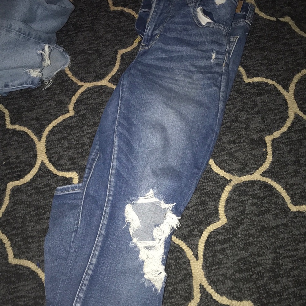 AE super stretched ripped jeans